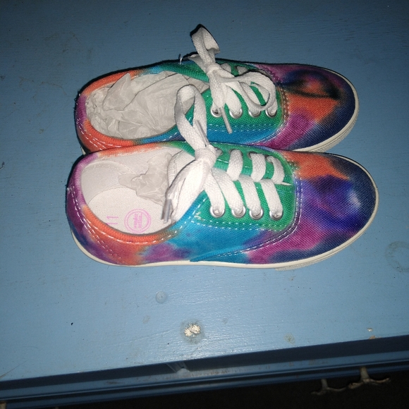 Shoes - Picture 2 of 4